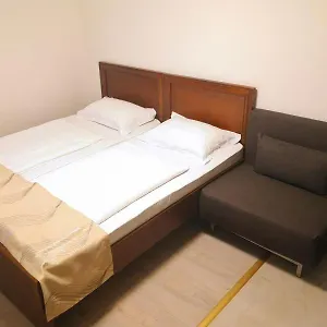 verificați disponibilitatea