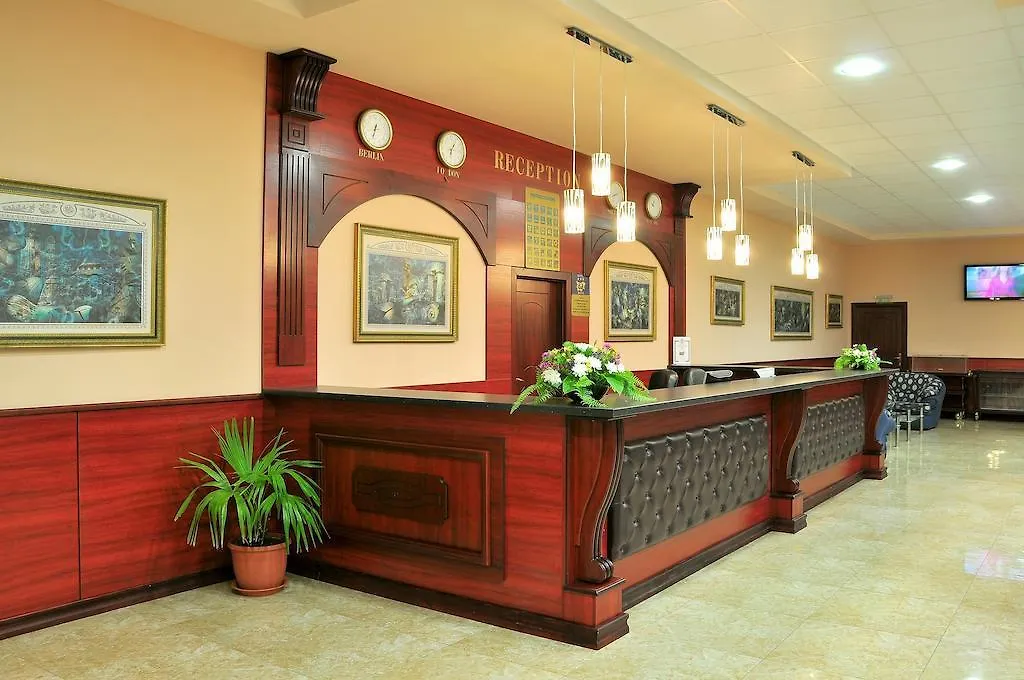 Kris Apartments At Paradise Green Park Golden Sands Apart-hotel